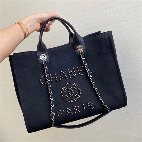 chanel canvas tote 2021.